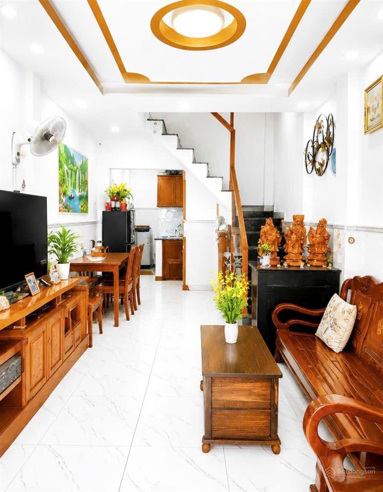 32m2 3.2 tỷ  nhà 3 tầng ngay đh học văn hiến, hẻm 5m xe hơi chạy phà phà