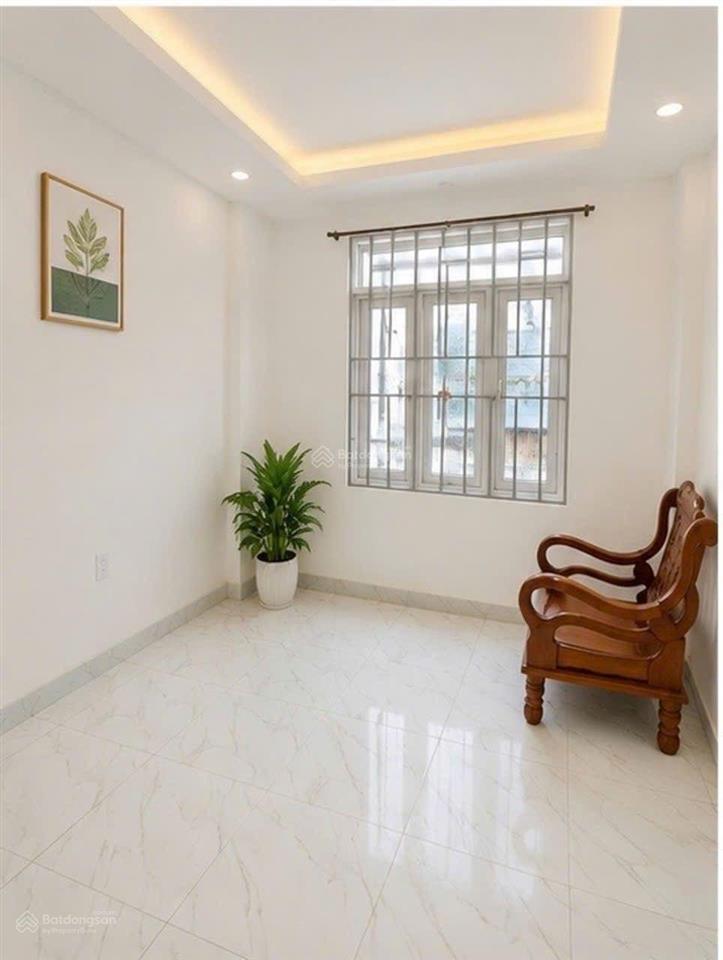 32m2 3.2 tỷ  nhà 3 tầng ngay đh học văn hiến, hẻm 5m xe hơi chạy phà phà