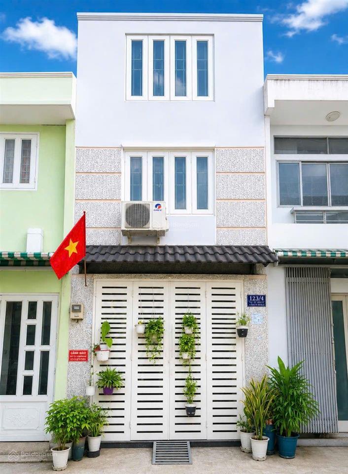 32m2 3.2 tỷ  nhà 3 tầng ngay đh học văn hiến, hẻm 5m xe hơi chạy phà phà