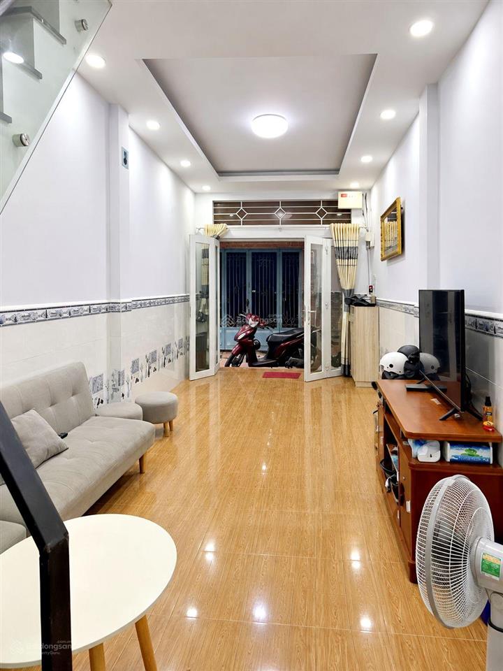 3.75 tỷ  nhà đúc 3 tầng lạc long quân, hẻm 3m thoáng  sát hẻm oto