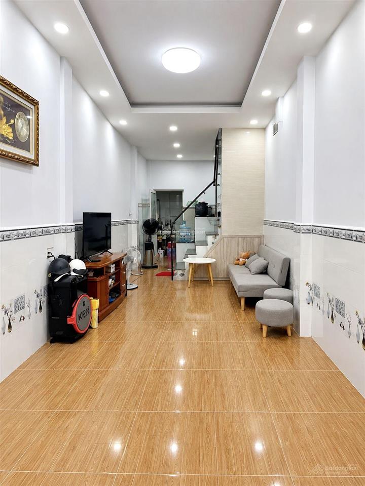 3.75 tỷ  nhà đúc 3 tầng lạc long quân, hẻm 3m thoáng  sát hẻm oto