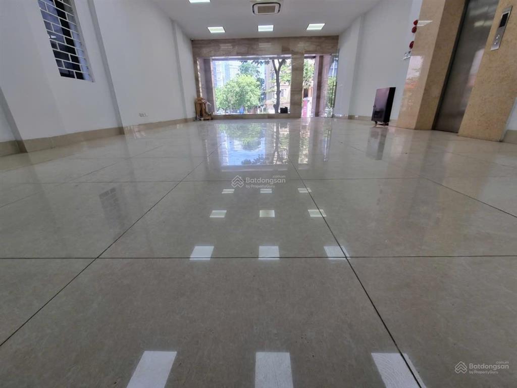 Chính chủ cho thuê văn phòng tại 710 lạc long quân rộng 136m2, giá chỉ 21tr/th