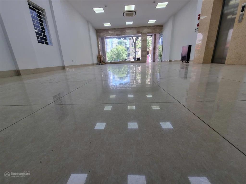 Chính chủ cho thuê văn phòng tại 710 lạc long quân rộng 136m2, giá chỉ 21tr/th