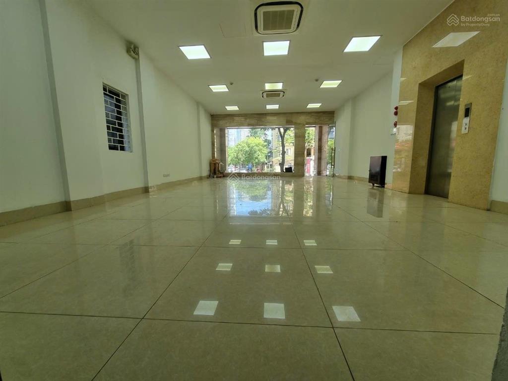 Chính chủ cho thuê văn phòng tại 710 lạc long quân rộng 136m2, giá chỉ 21tr/th