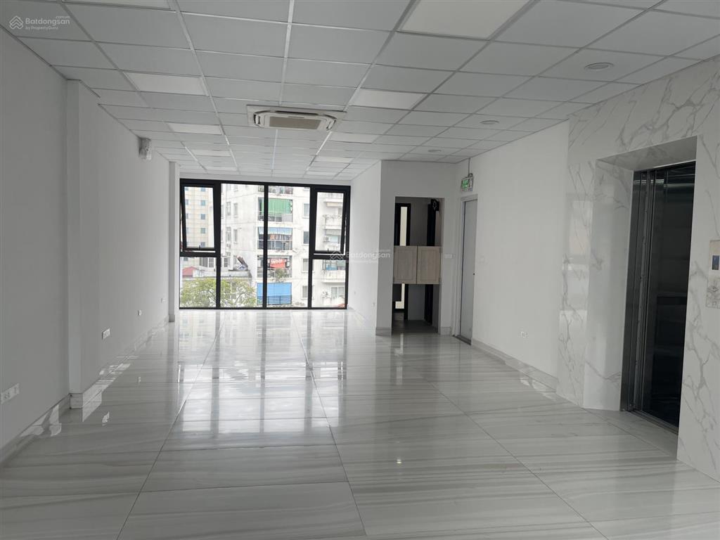 Chính chủ cho thuê sàn văn phòng 2 mặt thoáng ở trung tâm cầu giấy ô tô đỗ cửa giá chỉ 20tr
