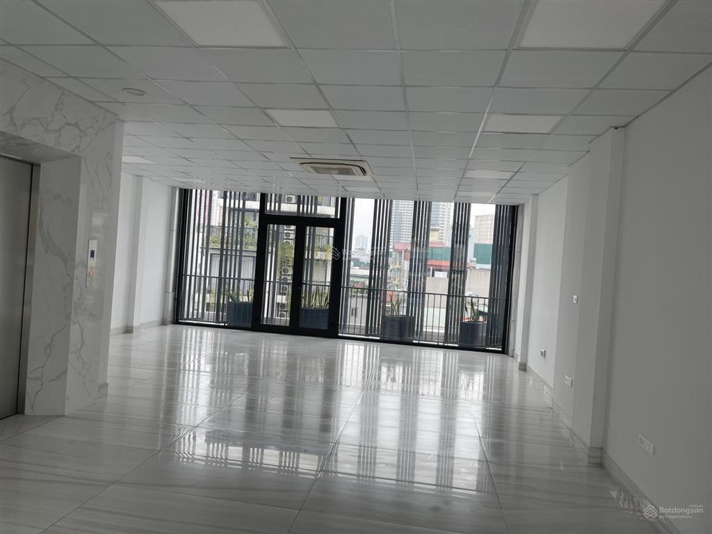 Chính chủ cho thuê sàn văn phòng 2 mặt thoáng ở trung tâm cầu giấy ô tô đỗ cửa giá chỉ 20tr
