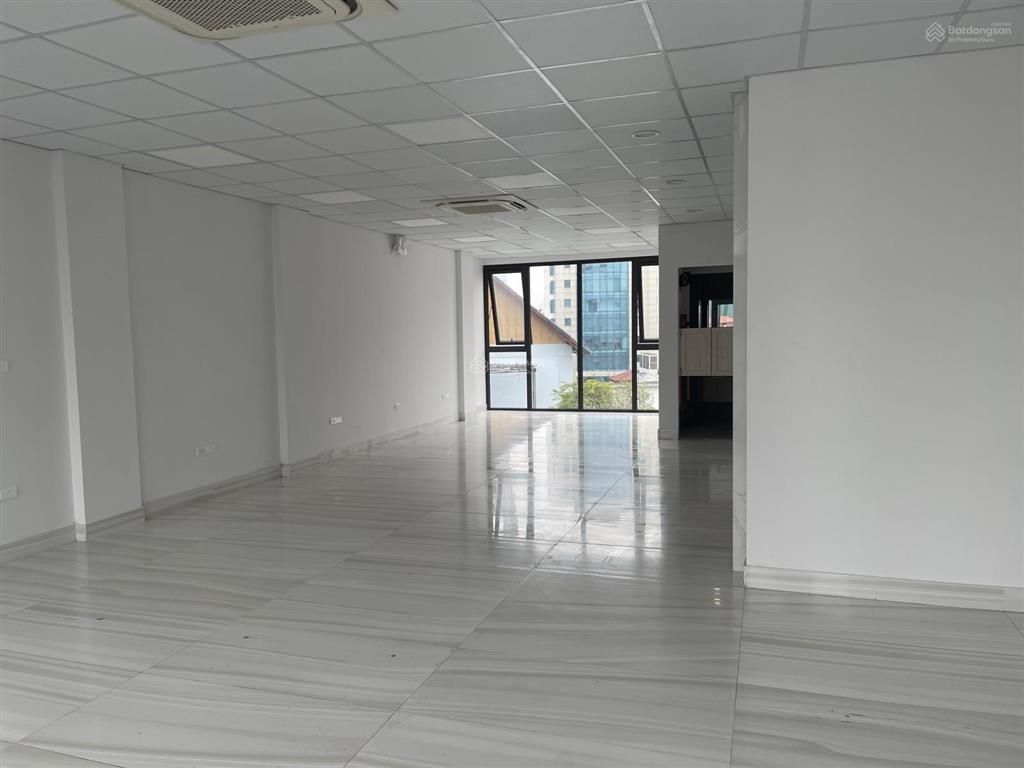 Chính chủ cho thuê sàn văn phòng 2 mặt thoáng ở trung tâm cầu giấy ô tô đỗ cửa giá chỉ 20tr