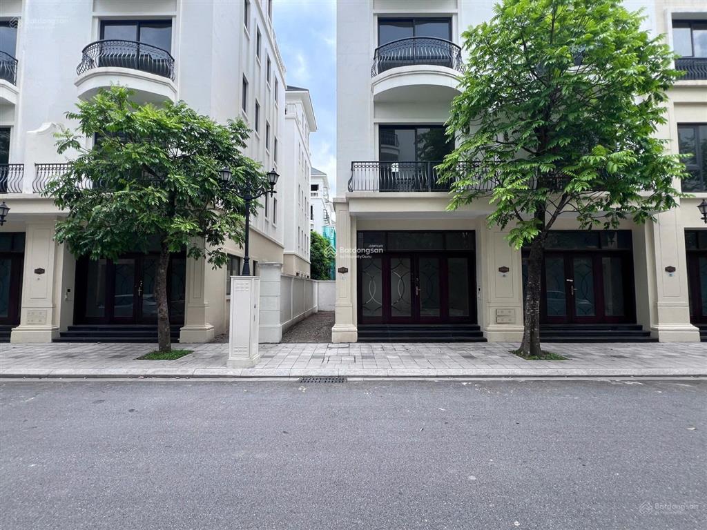 Xẻ khe san hô 98m2  đông nam  11,7 tỷ  sẵn sổ  đi bộ ra công viên vinhomes ocean park 2.