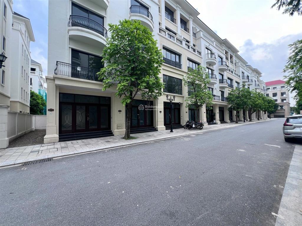 Xẻ khe san hô 98m2  đông nam  11,7 tỷ  sẵn sổ  đi bộ ra công viên vinhomes ocean park 2.