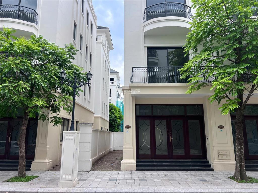 Xẻ khe san hô 98m2  đông nam  11,7 tỷ  sẵn sổ  đi bộ ra công viên vinhomes ocean park 2.