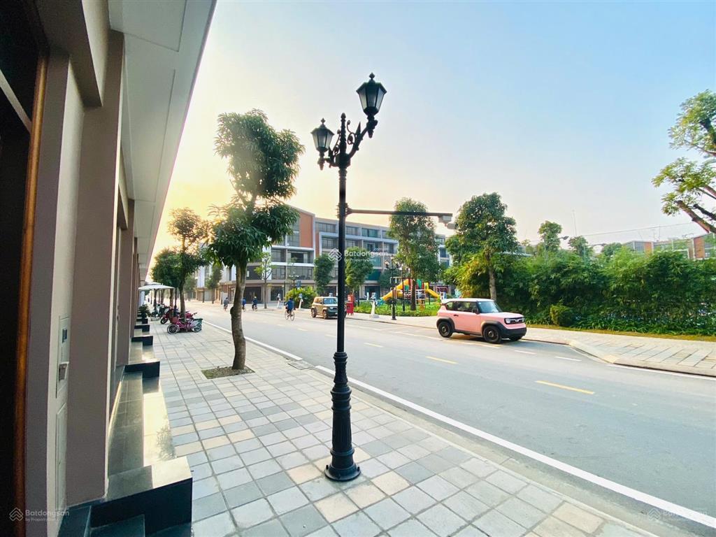 Liền kề xẻ khe ánh dương 98m2. giá 12,3 tỷ, sổ đỏ  đối diện công viên ocean park 3