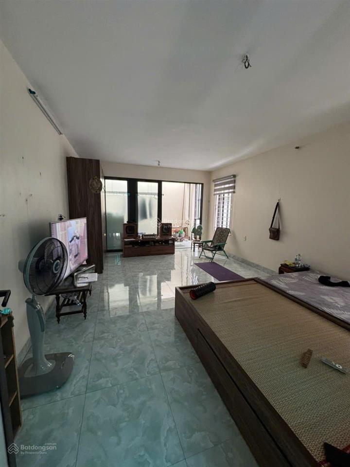 Cc bán nhà 3 tầng nội thất, 57m2, 3pn, 3wc  sổ đỏ  13,6 tỷ thu về  đ/c phường bồ đề  long biên