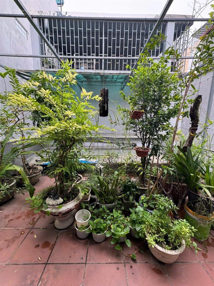Cc bán nhà 3 tầng nội thất, 57m2, 3pn, 3wc  sổ đỏ  13,6 tỷ thu về  đ/c phường bồ đề  long biên