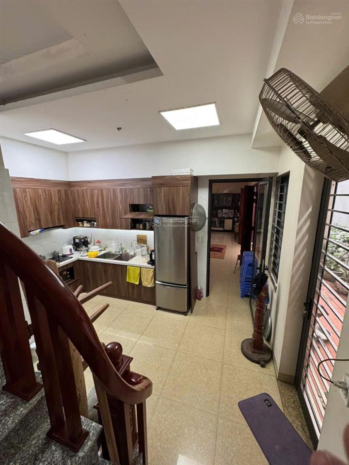 Cc bán nhà 3 tầng nội thất, 57m2, 3pn, 3wc  sổ đỏ  13,6 tỷ thu về  đ/c phường bồ đề  long biên