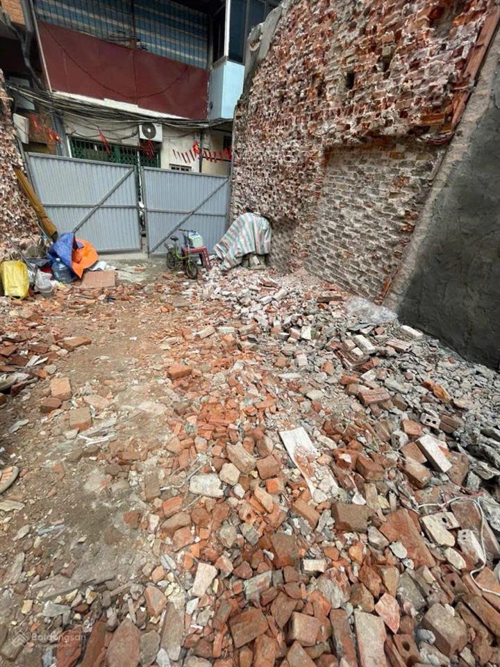 Chính chủ bán nhanh lô đất phố giảng võ, ngõ ô tô vào nhà, đủ tiện ích, sổ đỏ, chỉ nhỉnh 20 tỷ