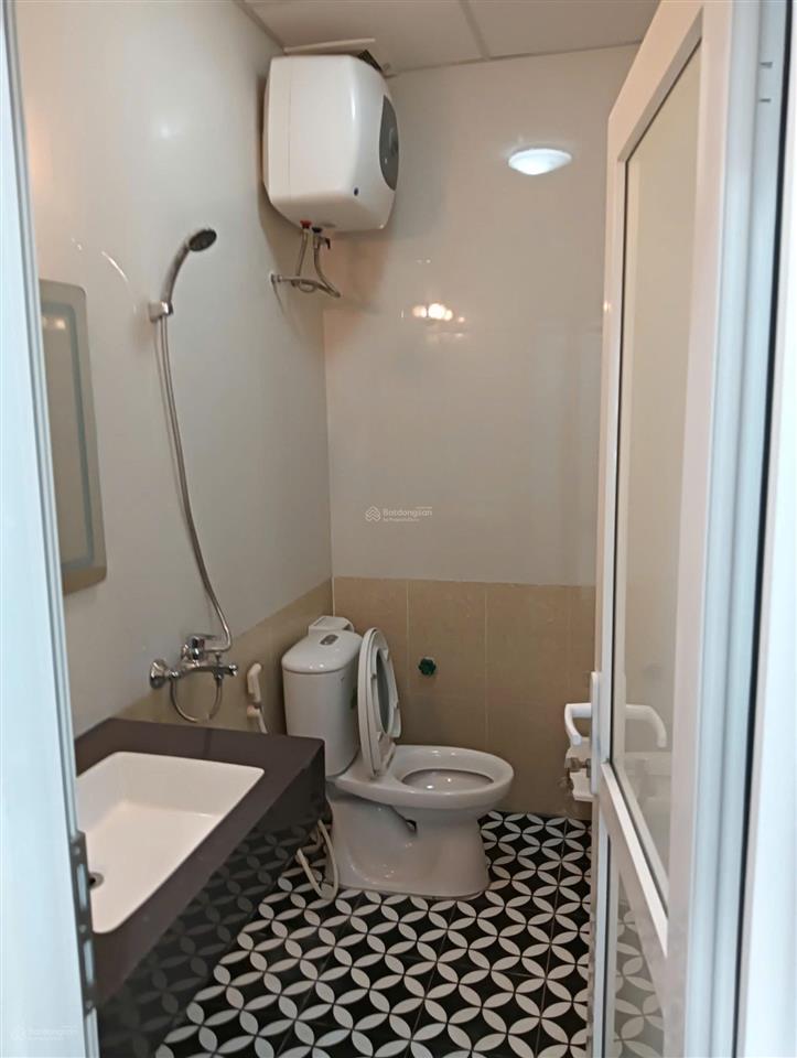 Chính chủ bán nhanh căn hộ phố hoàng đạo thành, căn góc, tầng 6, 2pn, sổ đỏ, giá tốt