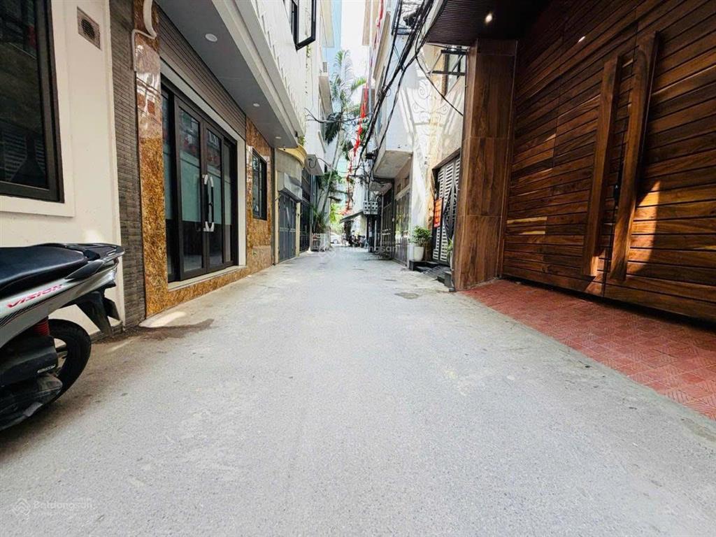Chính chủ cần bán gấp 4 tầng để chuyển vào sài gòn sinh sống công tác, ngõ thông, giá tốt