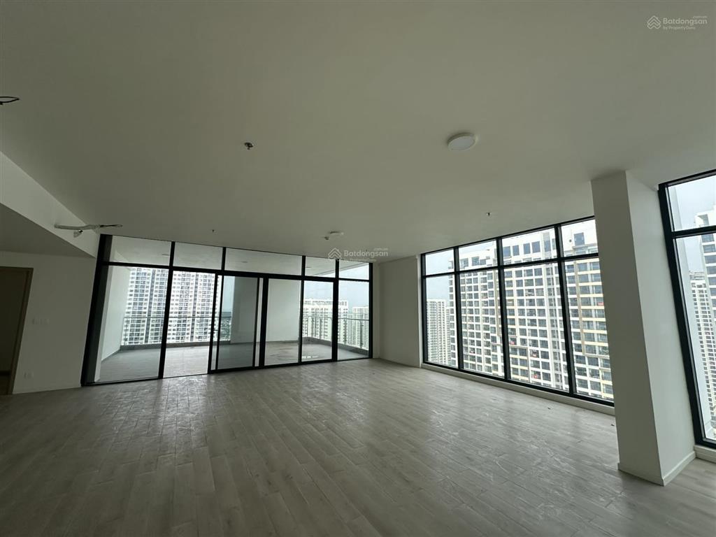 Penthouse lumiere boulevard 220m2 giá chỉ 63tr/m2
