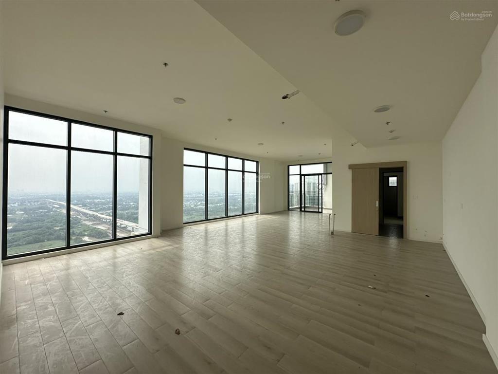 Penthouse lumiere boulevard 220m2 giá chỉ 63tr/m2