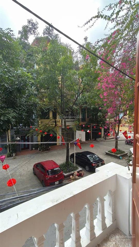 Chính chủ cần bán liền kề kđt đại kim 2 mặt thoáng, oto quay đầu trước nhà.