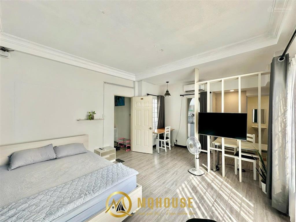 Cho thuê căn hộ rộng thoáng tách bếp full nội thất  máy giặt riêng ngay trung tâm quận 1