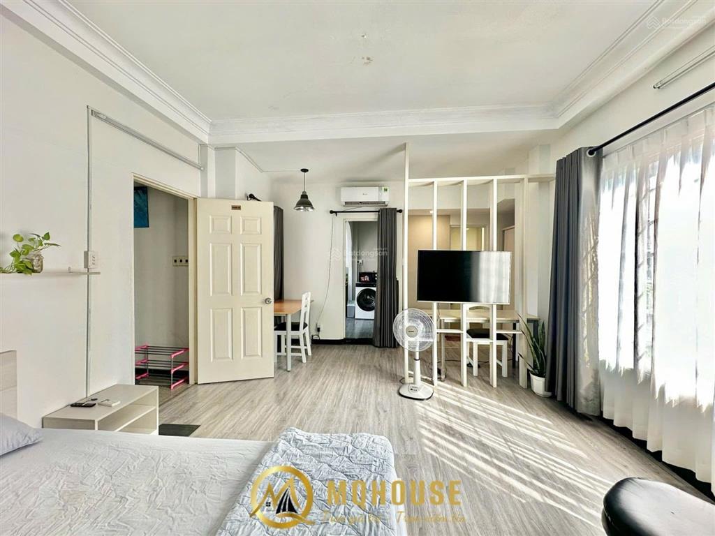 Cho thuê căn hộ rộng thoáng tách bếp full nội thất  máy giặt riêng ngay trung tâm quận 1