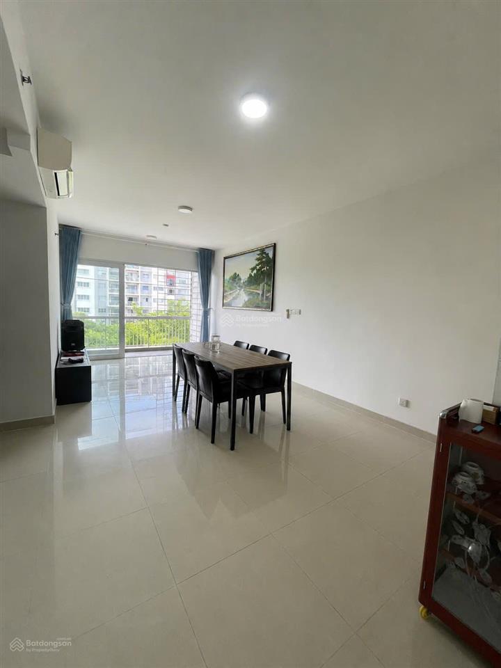 Cho thuê ruby 3pn có ban công 14 triệu view công viên 16ha