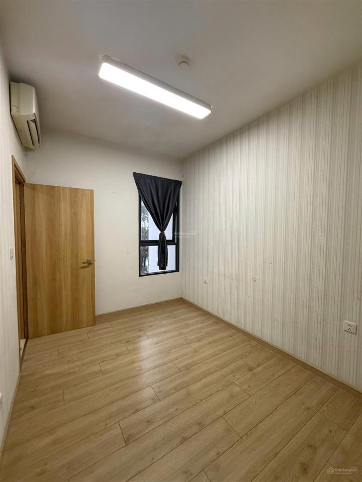 Emerald 2pn 13 triệu | gần full nội thất view đông nam