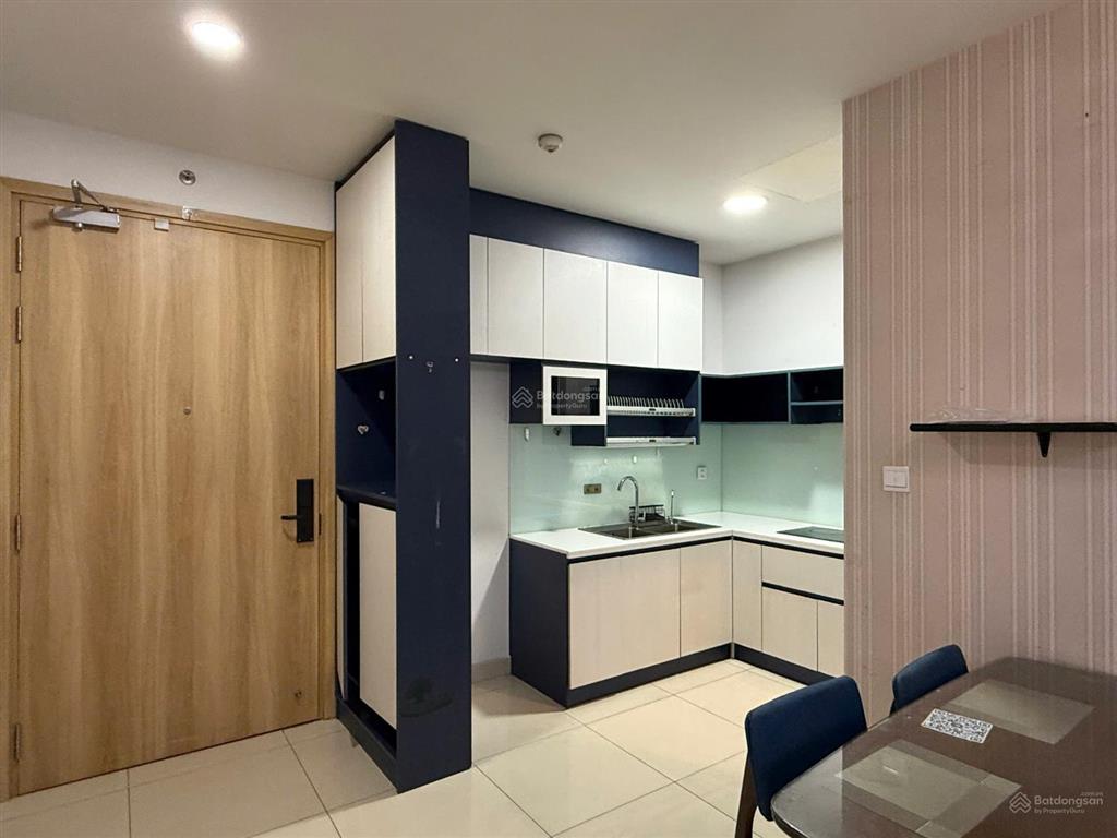 Emerald 2pn 13 triệu | gần full nội thất view đông nam