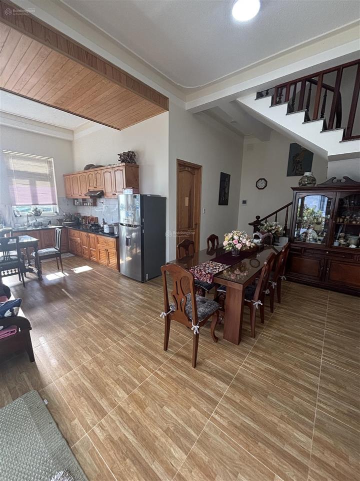 Cần bán biệt thự sân vườn ngô tất tố, p8đà lạt