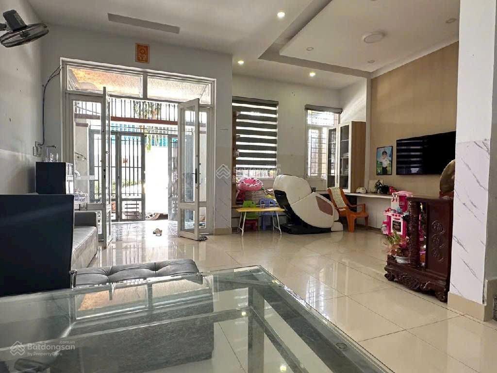 Chỉ 5ty lẻ  ccg b.án nhà bình tân cuối tân kỳ tân quý ngang lớn khủng 6m5x12m 2 tầng3 pn