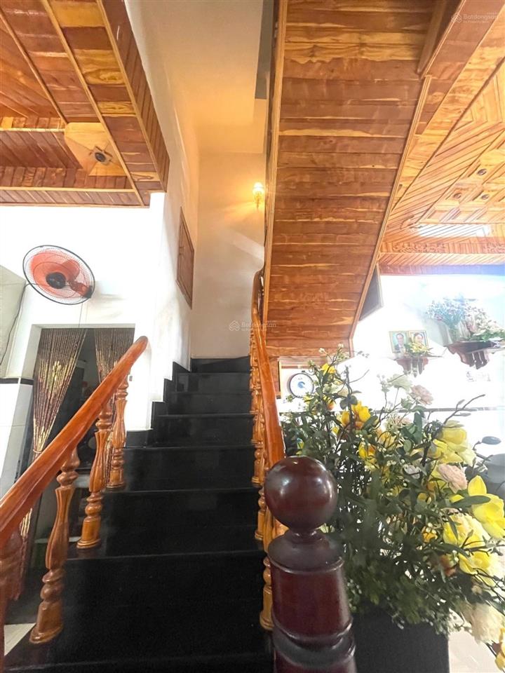 Khu vip tây thạnh  40m2  3 tầng  3pn  nội thất gỗ xịn sò  chủ nhiệt bán