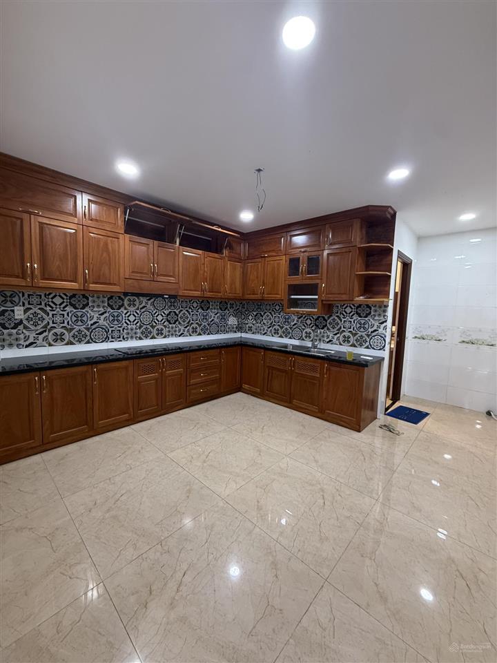 Thang máy xịn sò  5 tầng  ngay tl10  khu tên lửa  kddv đỉnh  chỉ nhỉnh 6 tỷ