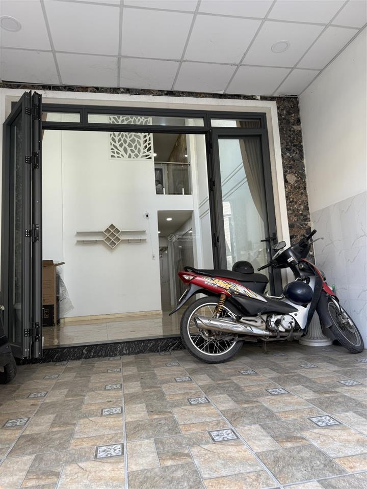 Thang máy xịn sò  5 tầng  ngay tl10  khu tên lửa  kddv đỉnh  chỉ nhỉnh 6 tỷ