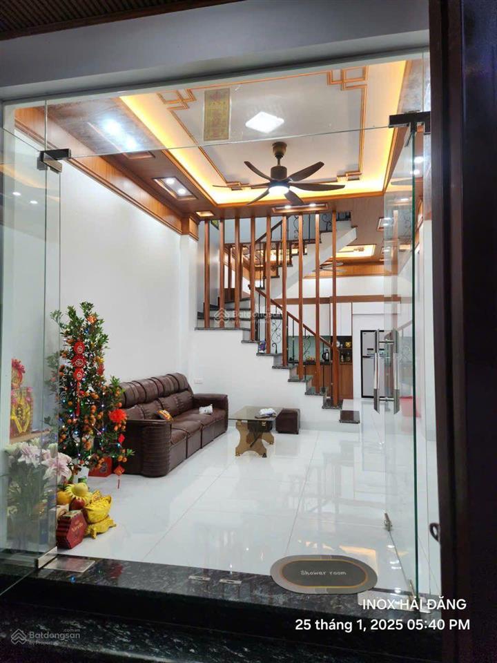 Đất xen kẹt giữa làng sẵn nhà 2 tầng đẹp ô tô vào đất đủ nội thất chỉ việc về ở cam kết không hoạch
