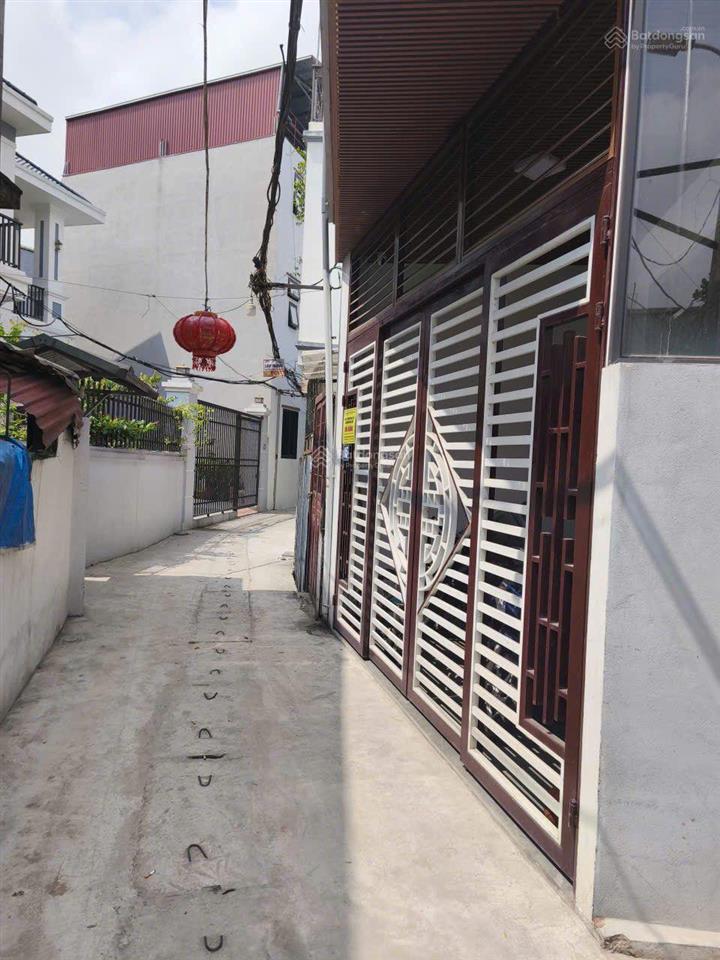 Đất xen kẹt giữa làng sẵn nhà 2 tầng đẹp ô tô vào đất đủ nội thất chỉ việc về ở cam kết không hoạch