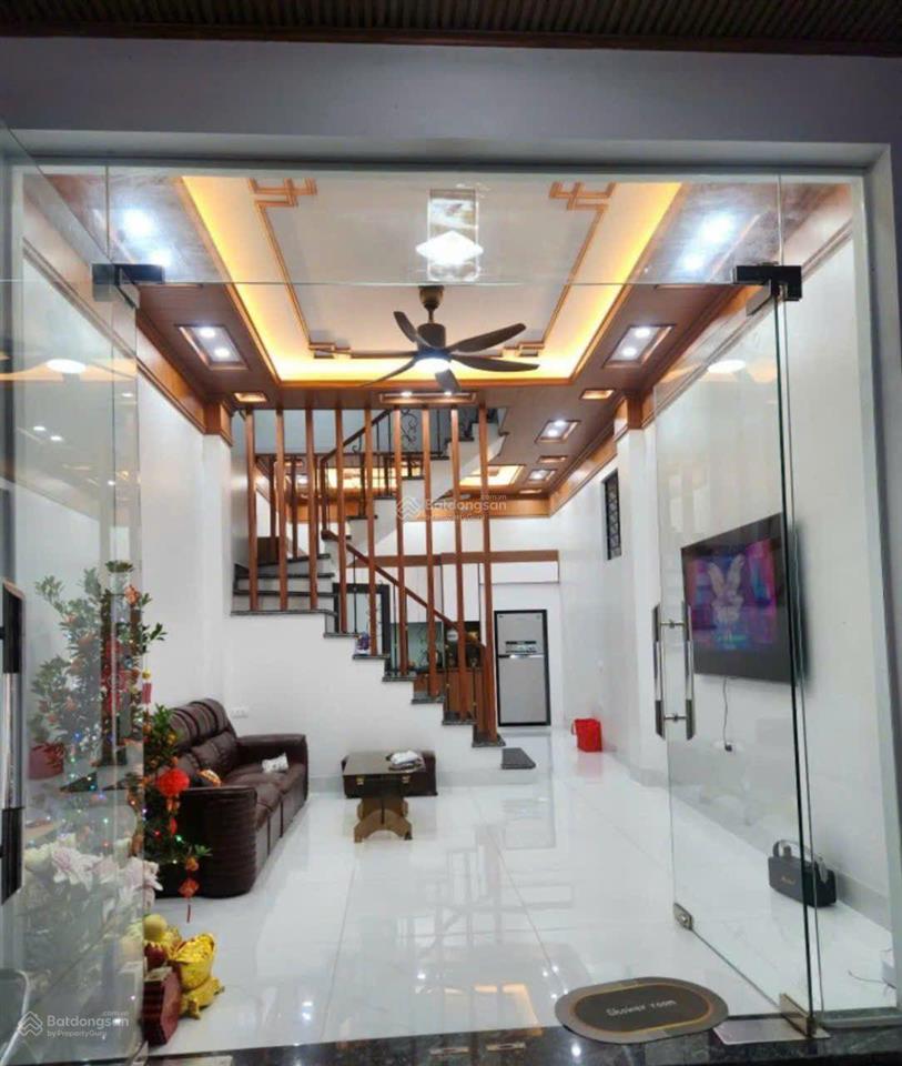 Đất xen kẹt giữa làng sẵn nhà 2 tầng đẹp ô tô vào đất đủ nội thất chỉ việc về ở cam kết không hoạch