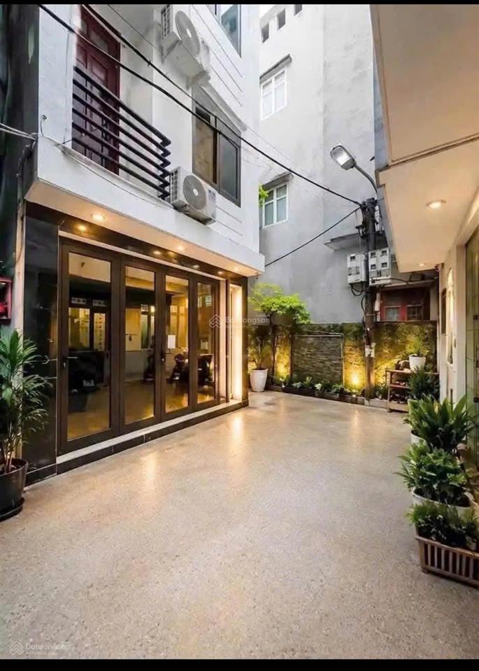 Lô góc 3 thoáng 6,8 tỷ 5 tầng 3 ngủ khép kín sân rộng 100m ra phố yên hòa, cầu giấy