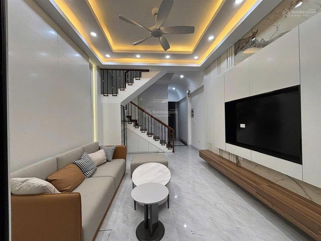 Cô chú em gửi bán nhà đẹp 5 tầng lô góc thoáng sáng sân để xe rộng 6,790 tỷ
