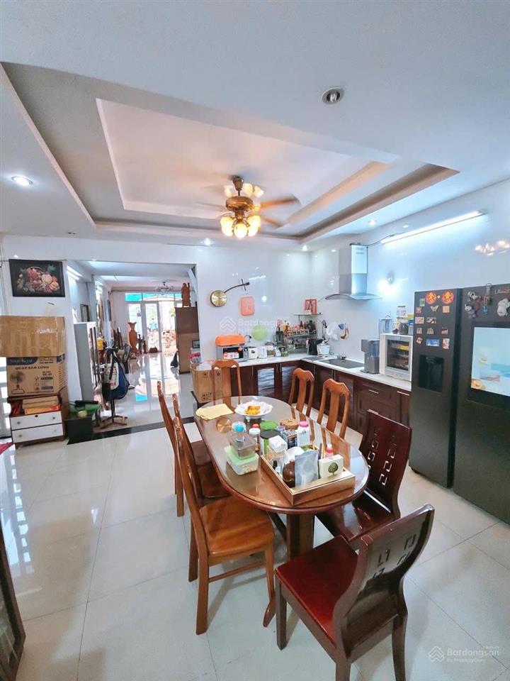 Bán nhà 2 lầu 1 trệt, có sân ô tô đường 15m, 26 vũ ngọc phan, p.13, q. bình thạnh dt 151,2m(ngang6m