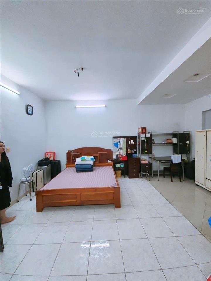 Bán nhà 2 lầu 1 trệt, có sân ô tô đường 15m, 26 vũ ngọc phan, p.13, q. bình thạnh dt 151,2m(ngang6m