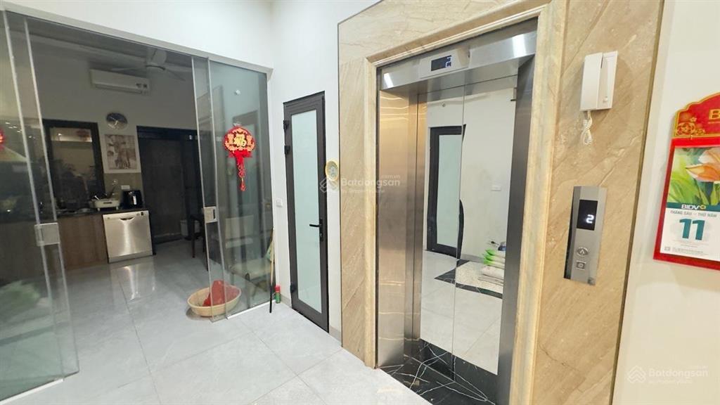 Phân lô oto  lạc trung nhà dân xây mặt tiền 6m 2 thoáng trước sau gara 7 chỗ  90m2x 6t37,89t