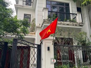 Bán biệt thự sân vườn trần thái tông, cầu giấy 155m2 x 4 tầng  mặt tiền 18m  lô góc  giá 39 tỷ