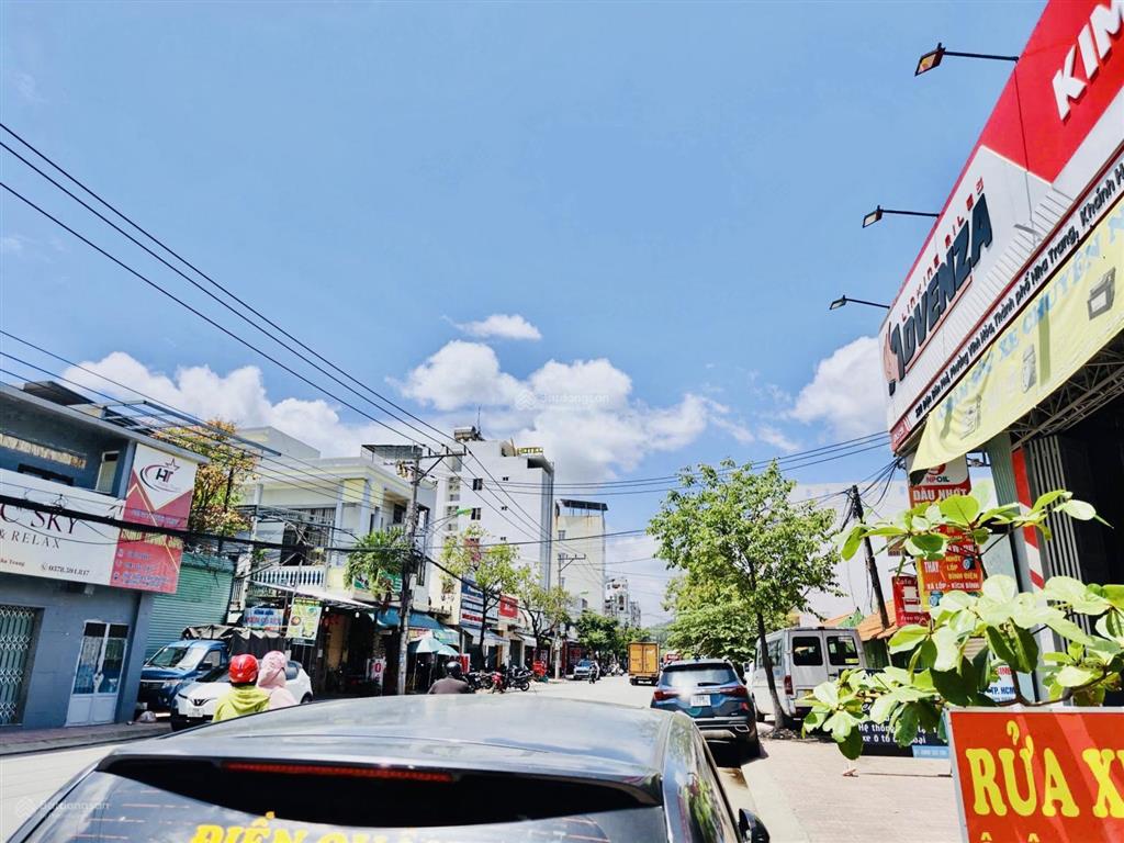 Hạ giá bán gấp  đất đẹp đường 20m, cách biển 1km. lời ngay khi mua. chỉ 74tr/m2 và còn thương lượn