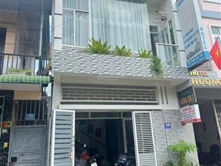 Bán nhà 2 tầng đối diện công viên  gần biển giá rẻ