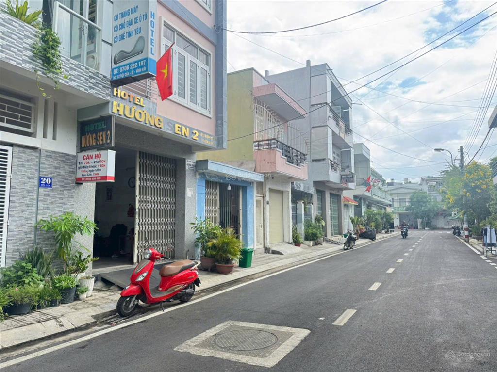 Bán nhà 2 tầng đối diện công viên  gần biển giá rẻ
