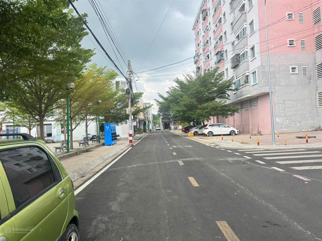 Bán nhà 2 tầng đối diện công viên  gần biển giá rẻ