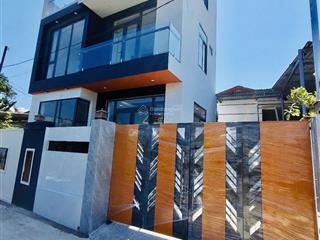 Nhà đẹp 3 tầng giá rẻ  bao hoàn công. đường ô tô giá rẻ