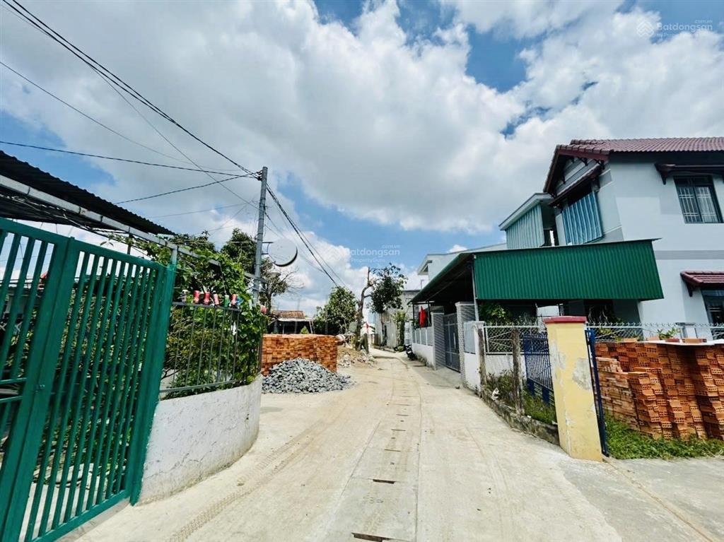 Nhà đẹp 3 tầng giá rẻ  bao hoàn công. đường ô tô giá rẻ