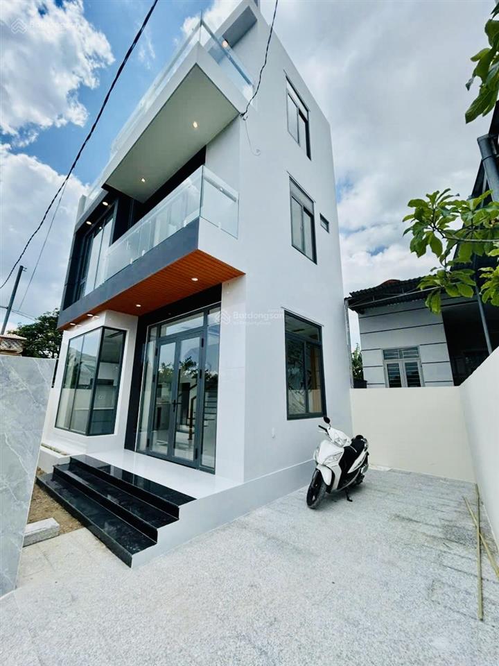 Nhà đẹp 3 tầng giá rẻ  bao hoàn công. đường ô tô giá rẻ